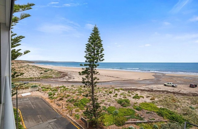 Moana Esplanade - Pure Beach Front 3 Bed Apt