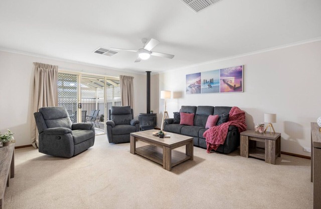 Moana Hideaway - 3BR, BBQ, Parking