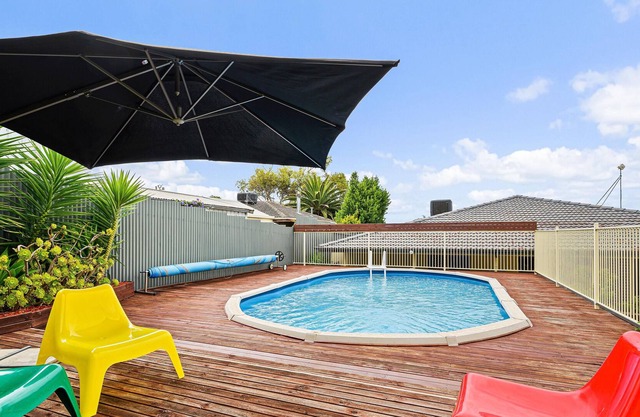 Moana South N Surf - Entertainer's Delight with Stunning Pool in Cruisy Moana