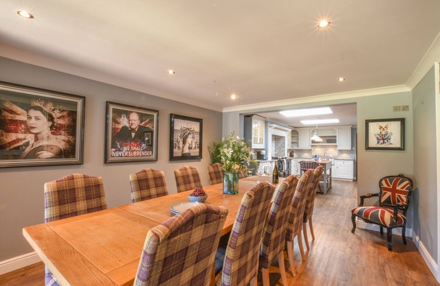 MOAT BARN, pet friendly, with hot tub in Woodbridge