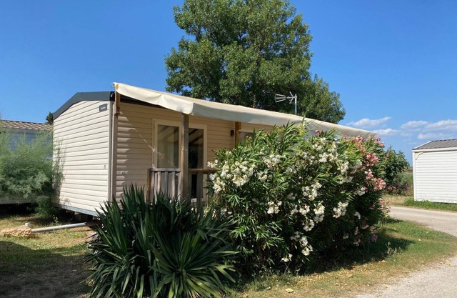 Mobil-home Riviera flower, 4pers 2ch, at Camping de l'Arnel
