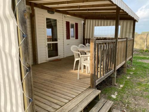 Mobil Home avec spacieuse terrasse à Meschers proche de Royan