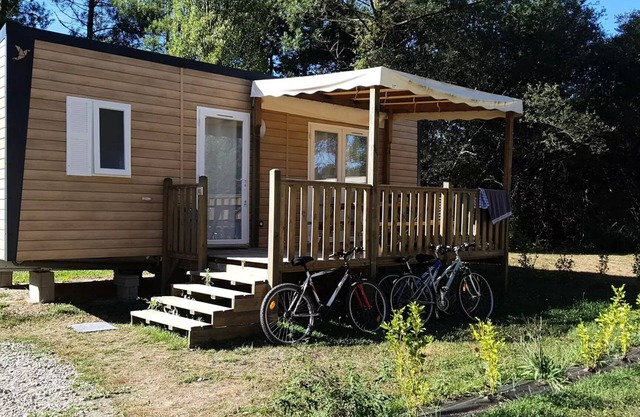 Mobil home Comfort - 29m2 - 2 Schlafzimmer - halb überdachte Terrasse 4 Personen
