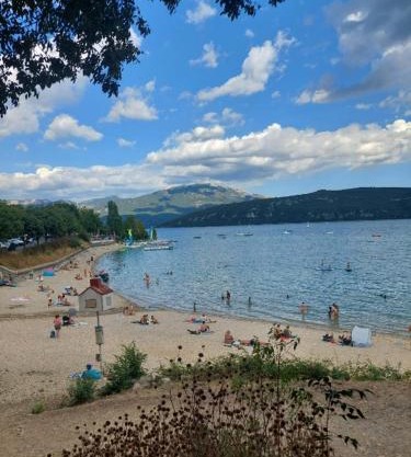 Mobil home près du lac - camping Poney