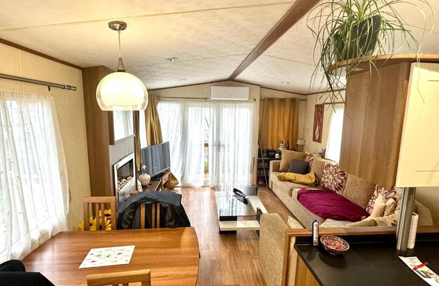 Mobil home spacieux tout équipé dans résidence avec piscine