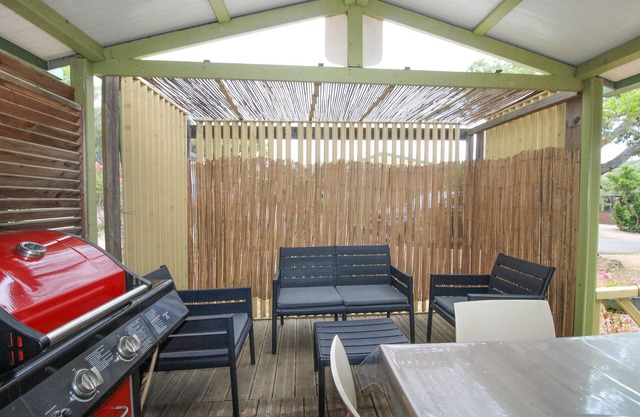 Mobile Home 'Chalet Confort A Proche De La Mer' con piscina compartida, terraza y aire acondicionado