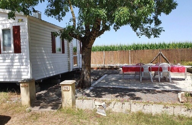 Mobile home with spacious terrace in Meschers near Royan