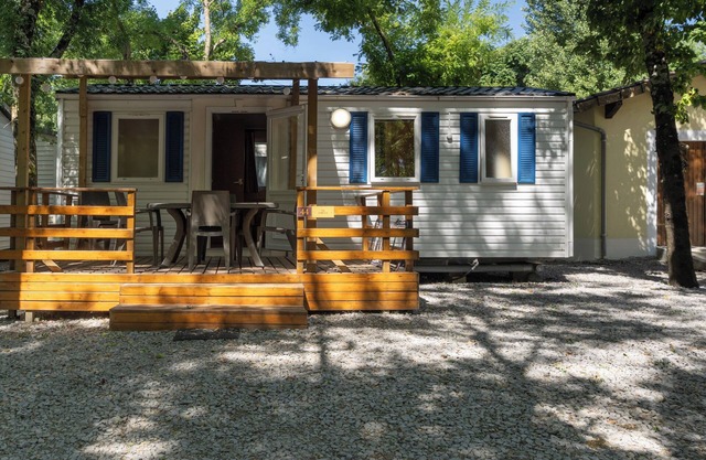 Casa móvil 'Confort A - 1-6 pers' con piscina compartida, terraza privada y jardín compartido