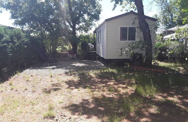 Mobile home in the verdon in a residential and family campsite