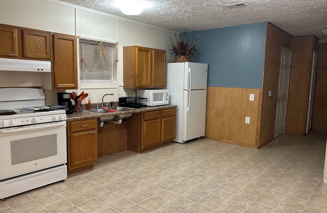 mobile home in Mineola area. Perfect for the FISHERMEN of our local lakes.
