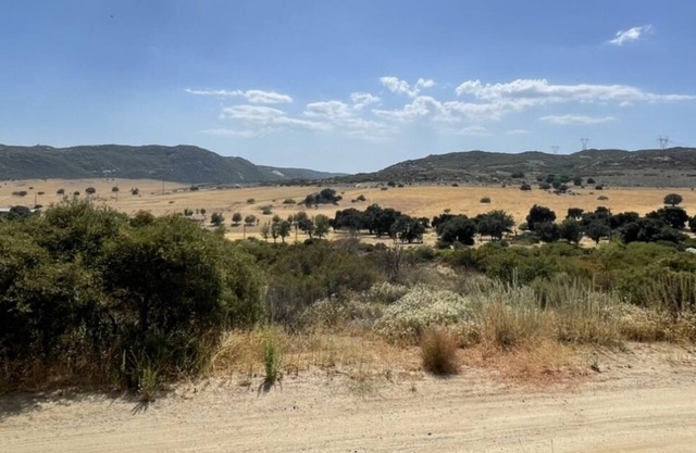 mobile home located in 10 acres ranch 1.5 miles from lake marina !