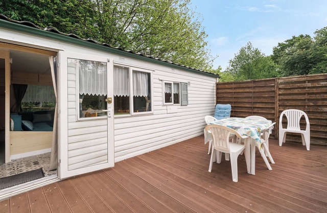 Mobilhome 'Mobilhome Capacidad 2 a 4 Personas' con piscina compartida y terraza privada