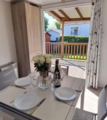 Mobile home with shared pool in Saint-Arnoult