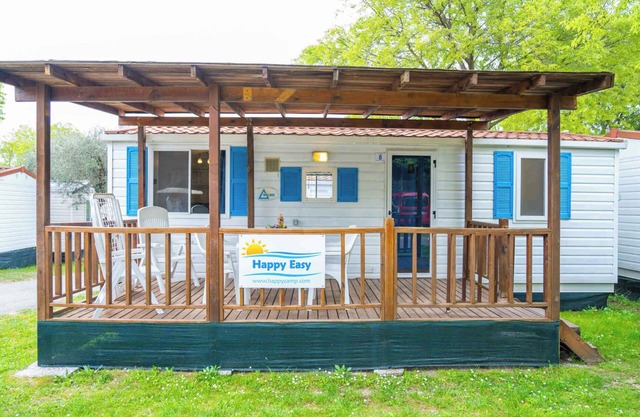 Mobilehome with air conditioning, pool and semi-covered wooden terrace