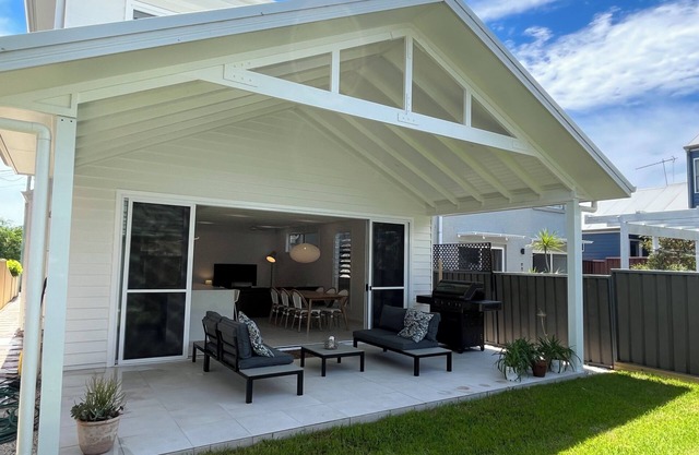 Moby's: Modern beach house, 1 min walk to beach