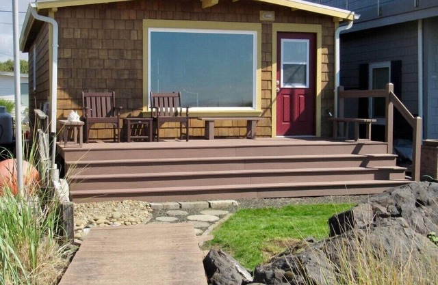Moclips Sand Dollar Beach House - Beautiful Beach Front Home