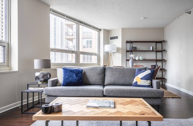 Mod River North 2BR w/ Gym, W/D, near Magnificent Mile, by Blueground