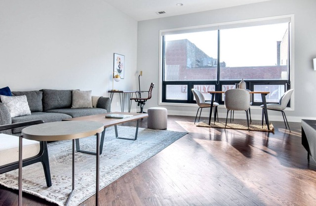 Mod West Town 3BR, walk to Blue Line, Wicker Park, by Blueground