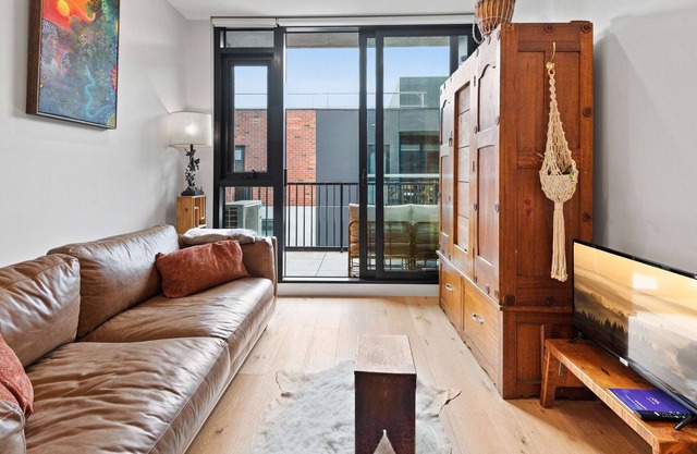 Modern 1-Bed Apartment Above Shops