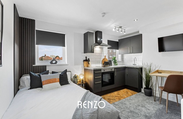 Modern 1-bed Apartment in Derby by Renzo, Cooking Facilities, En-Suite!
