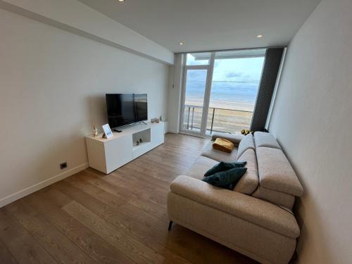 Modern 1-bedroom apartment with sea view in Ostend T92
