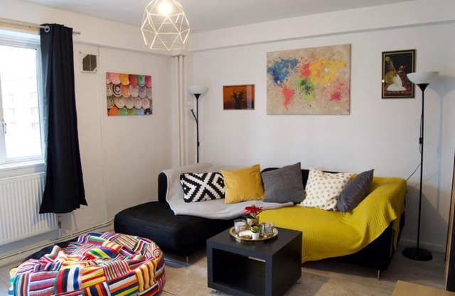 Modern 1 Bedroom in Shadwell with Balcony