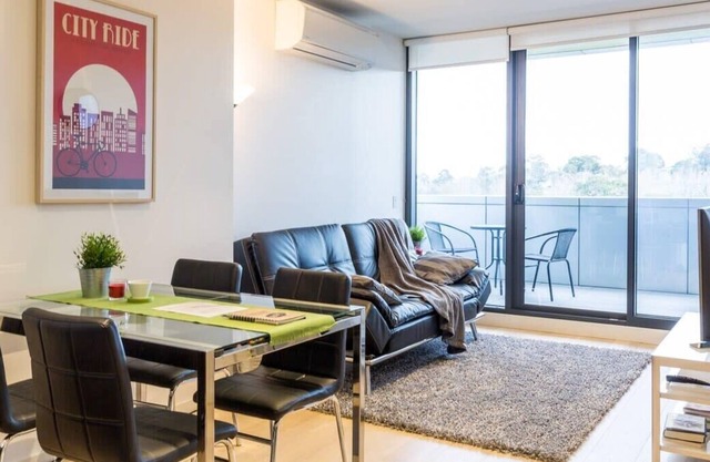 Modern 1 Bedroom Apartment In Tranquil Parklands