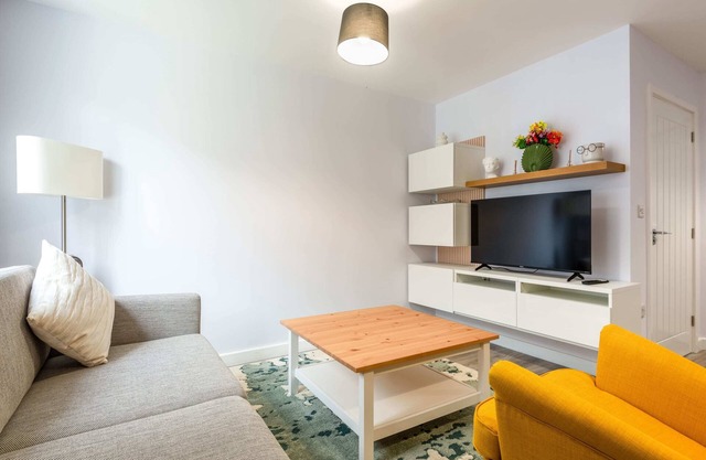 Modern 1 Bedroom York Apartment