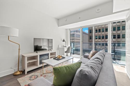 Modern 1BD Apartment with Balcony DT Toronto