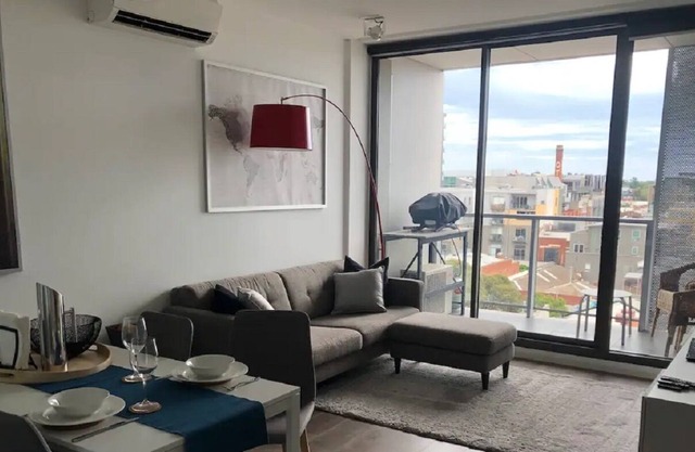 Modern 1BD Next Door to Chapel Street!