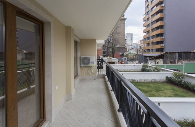 Modern 1bdr Apartment Near Center - Free Parking
