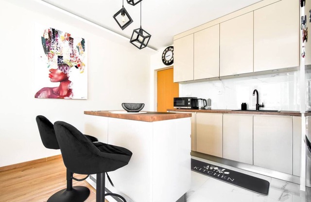 Modern 1BR Apartment with All the Comforts of Home
