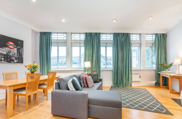 Modern 1BR Apartment With Terrace 3 Mins From Trafalgar Square