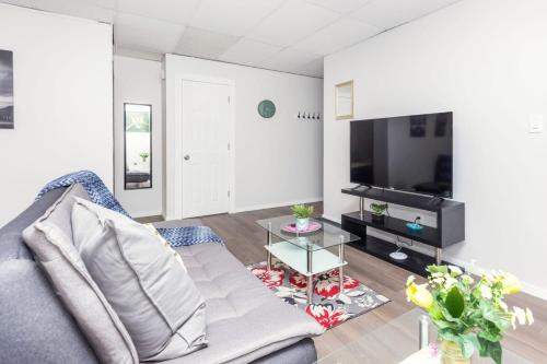 Modern 1BR Condo - Chinatown Near Little Italy