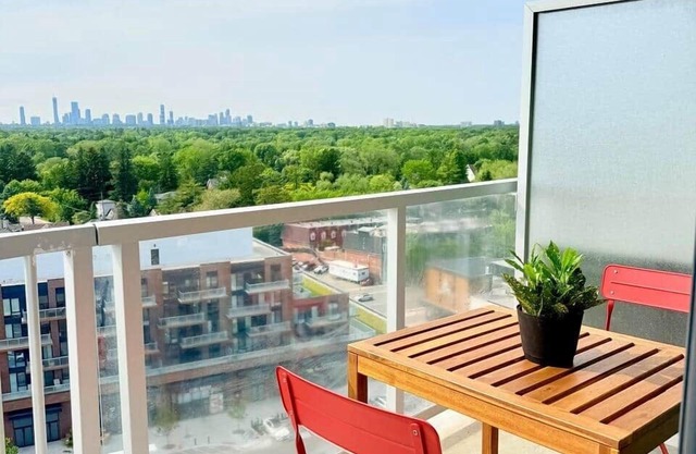 1Bd 1Ba - Living By The Lake