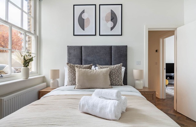 Modern 1BR Downtown Stay