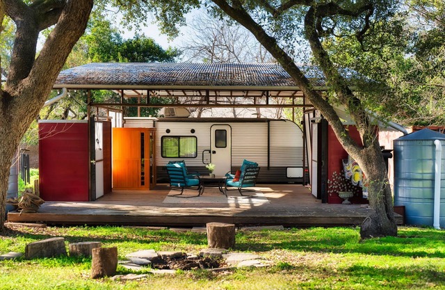 Modern 1BR Home on an Eco Farm! Great Location!