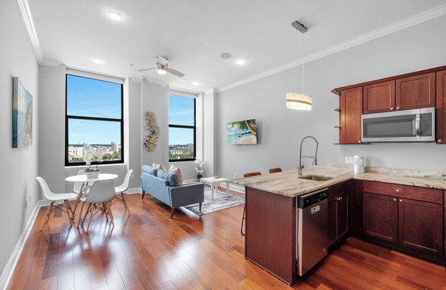 Modern 1BR w/ Pool & Gym