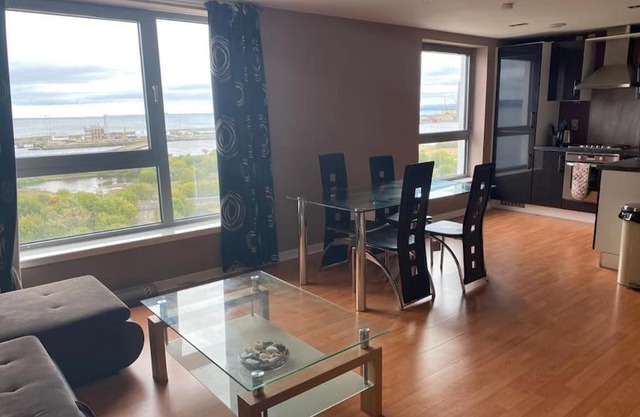 Modern 2 bed apartment with stunning seaside view