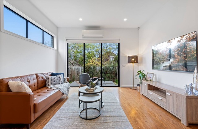 Modern 2-Bed Home in Brunswick with Courtyard