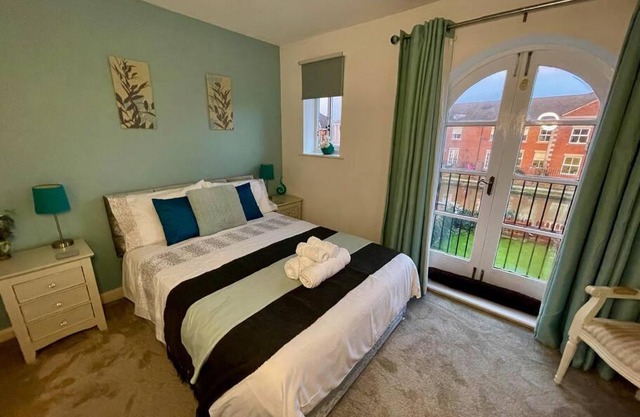 Modern 2-Bed Home Free Parking Perfect for Families
