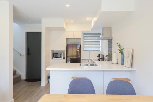 Modern 2-Bed Townhouse Close to City Attractions