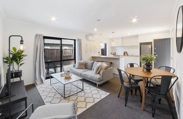 Modern 2-Bed Townhouse Near Hamilton Lake Domain