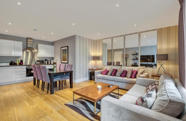 Modern 2 bedroom & 2 bathroom apartment in Fulham