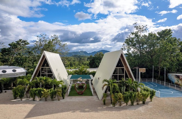 Modern 2 Bedroom A-Frame w/ Loft - Wi-Fi, A/C, Kitchen, Near Beach, Gameroom