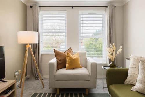 Modern 2-Bedroom Apartments with Free Parking in Leamington Spa