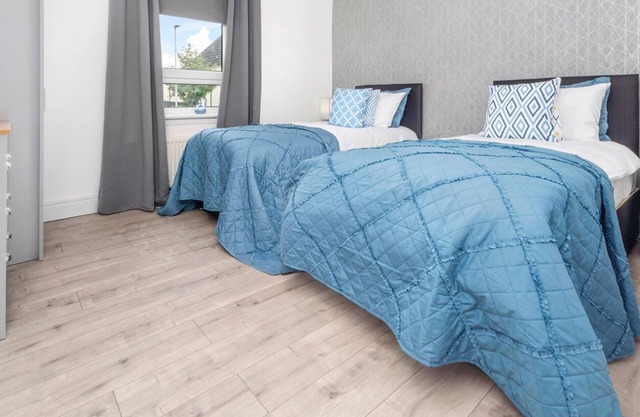 Modern 2 bedroom apartment with parking and wifi.