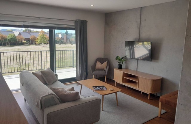 Modern 2 bedroom apartment in Cambridge.