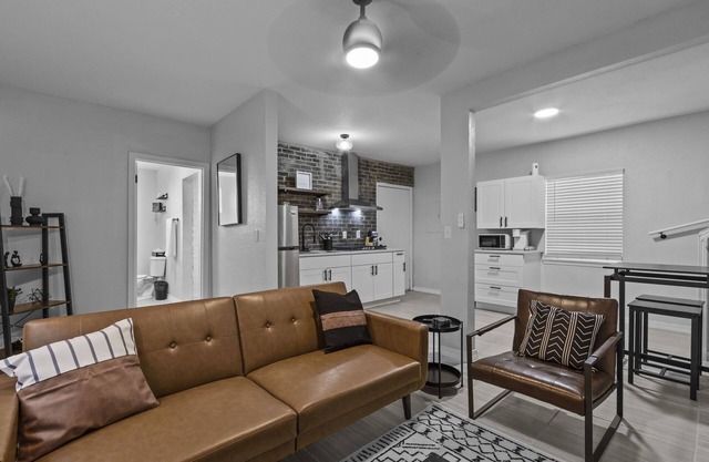 Modern 2 Bedroom Apartment in Central El Paso.