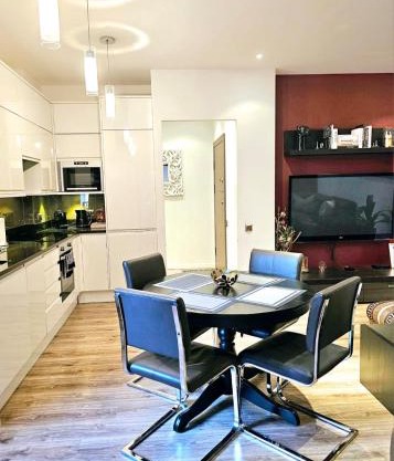 Modern 2 bedroom apartment in the city centre